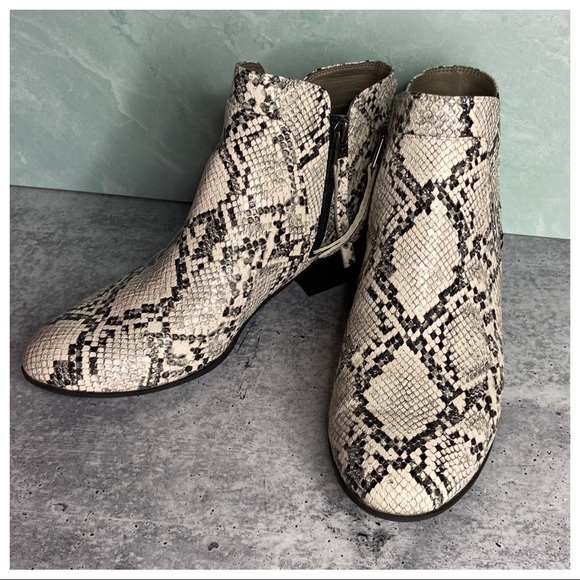 Circus Sam Edelman Pipper Snake Pattern Ankle Bootie - Picture 5 of 8